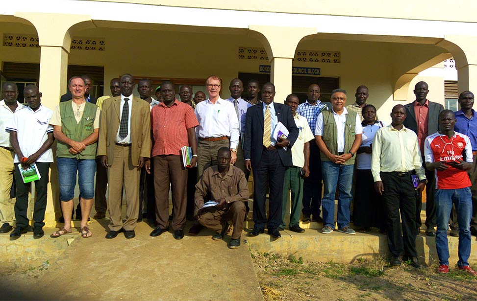 Rino Solberg visits farmers program in Dokolo