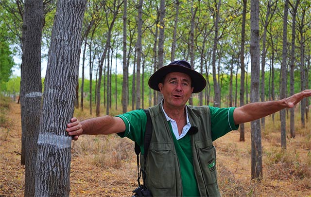Jan Vandenabeele welcoming visitors from Scandinavia and USA to Better Globe's tree plantation in Kenya