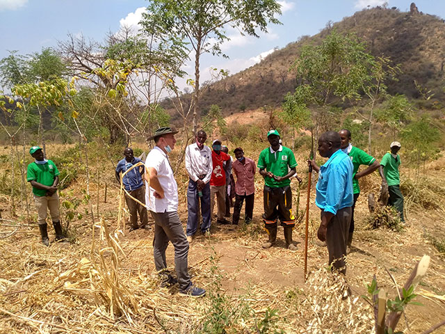 Simon Muli speaking with the Executive Director of Forestry, Jan Vandenabeele